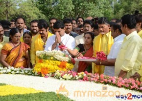 Nandamuri Family at NTR Ghat  photo 34