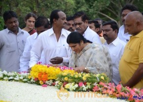 Nandamuri Family at NTR Ghat  photo 42