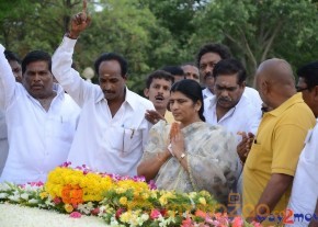 Nandamuri Family at NTR Ghat  photo 78
