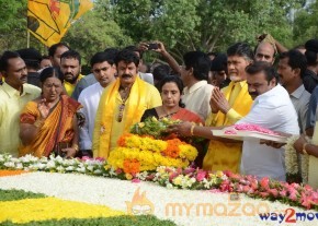 Nandamuri Family at NTR Ghat  photo 32