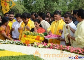 Nandamuri Family at NTR Ghat  photo 23