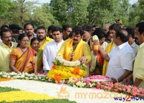 Nandamuri Family at NTR Ghat  photo 7