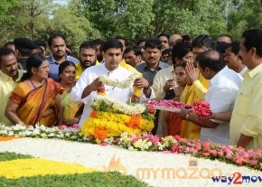Nandamuri Family at NTR Ghat  photo 16