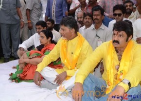 Nandamuri Family at NTR Ghat  photo 35