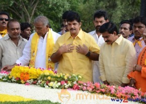 Nandamuri Family at NTR Ghat  photo 5