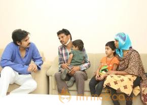 Pawan Kalyan Meets his fan Karuna Srinivas - Photos  photo 6