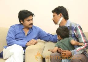 Pawan Kalyan Meets his fan Karuna Srinivas - Photos  photo 12