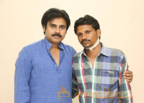 Pawan Kalyan Meets his fan Karuna Srinivas - Photos  photo 17