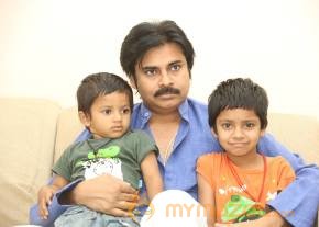 Pawan Kalyan Meets his fan Karuna Srinivas - Photos  photo 7