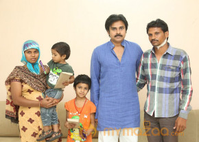 Pawan Kalyan Meets his fan Karuna Srinivas - Photos  photo 18