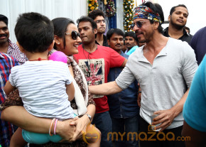 Shah Rukh with Mahesh Babu on Brahmotsavam Sets Photos  photo 5