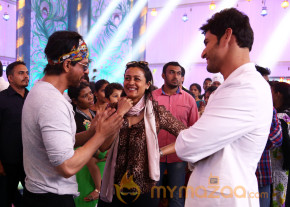 Shah Rukh with Mahesh Babu on Brahmotsavam Sets Photos  photo 4