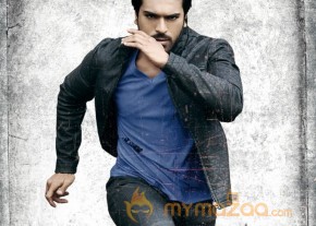 Yevadu Movie Wallpapers  photo 8