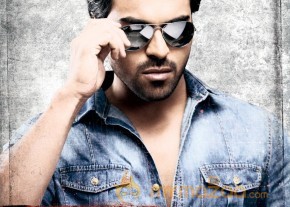 Yevadu Movie Wallpapers  photo 3
