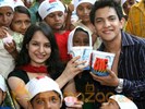 Aaditya Udit Narayan bring smiles to street childrens