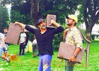 Akshay lifts props on 'Singh Is Bliing' set