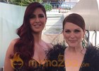 Katrina strikes a pose with Julianne Moore