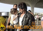 So Charming! These Latest Pictures Show That AbRam Khan Likes Daddy Shahrukh Khan More Than Gauri!  