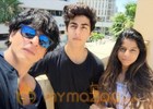 SRK shares selfie with Aryan, Suhana