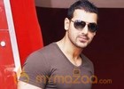 John Abraham breaks ‘anti-graft handi’ in Hazare’s support