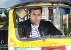 Salman shoots action scenes on tuk-tuk