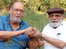 Shammi Kapoor greets Lekh Tandon